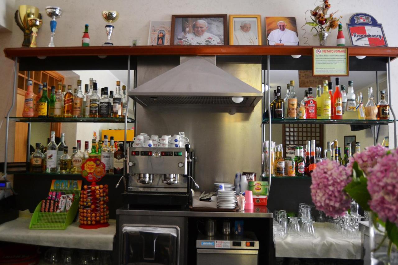 Hotel Ristorante L'Avvenire Gizzeria Kültér fotó