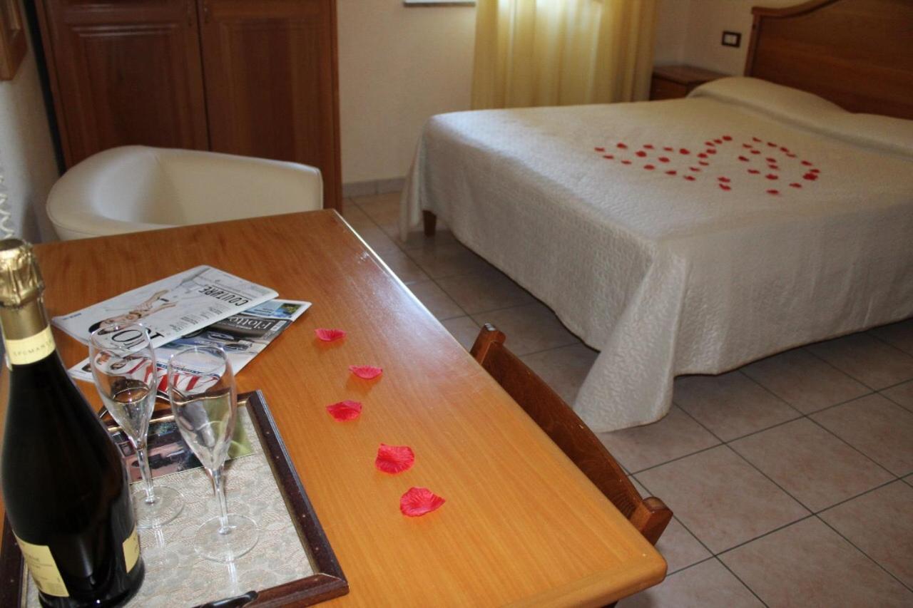 Hotel Ristorante L'Avvenire Gizzeria Kültér fotó